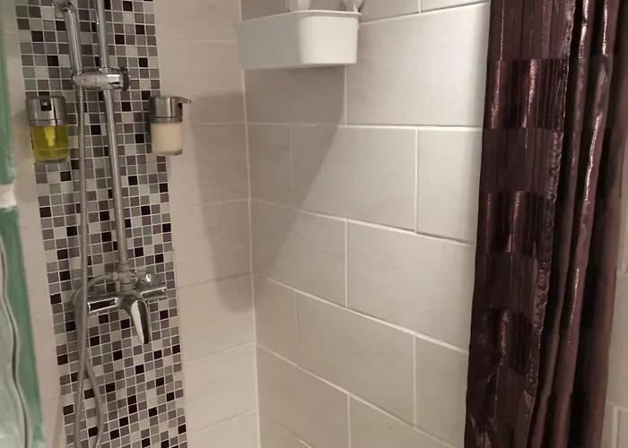 La Dépendance, Petite Maison Au Calme 1chambre Hébergement de vacances *