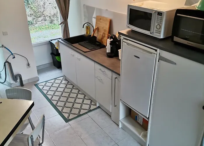 La Dépendance, Petite Maison Au Calme 1chambre Hébergement de vacances *